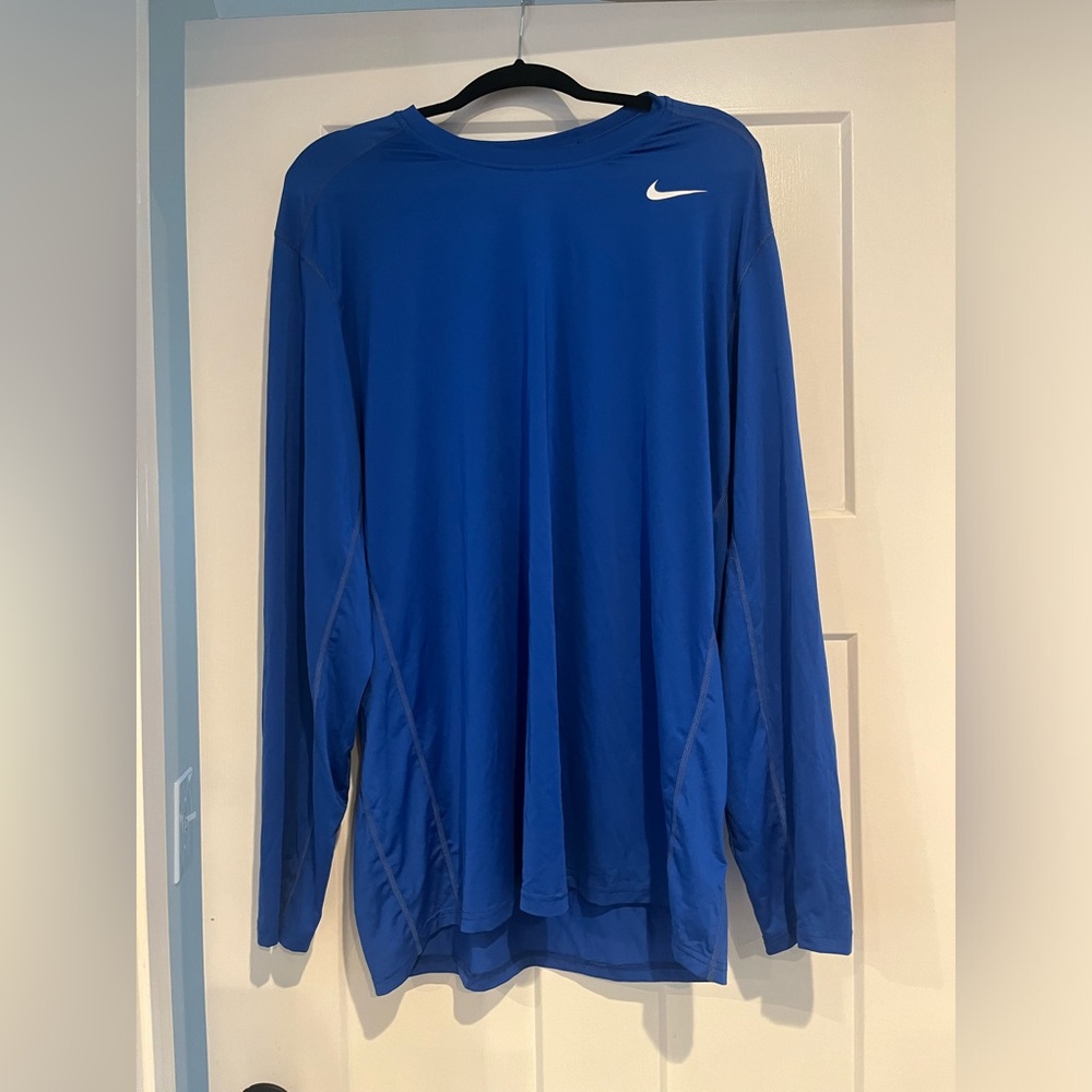 Men’s Nike athletic top
